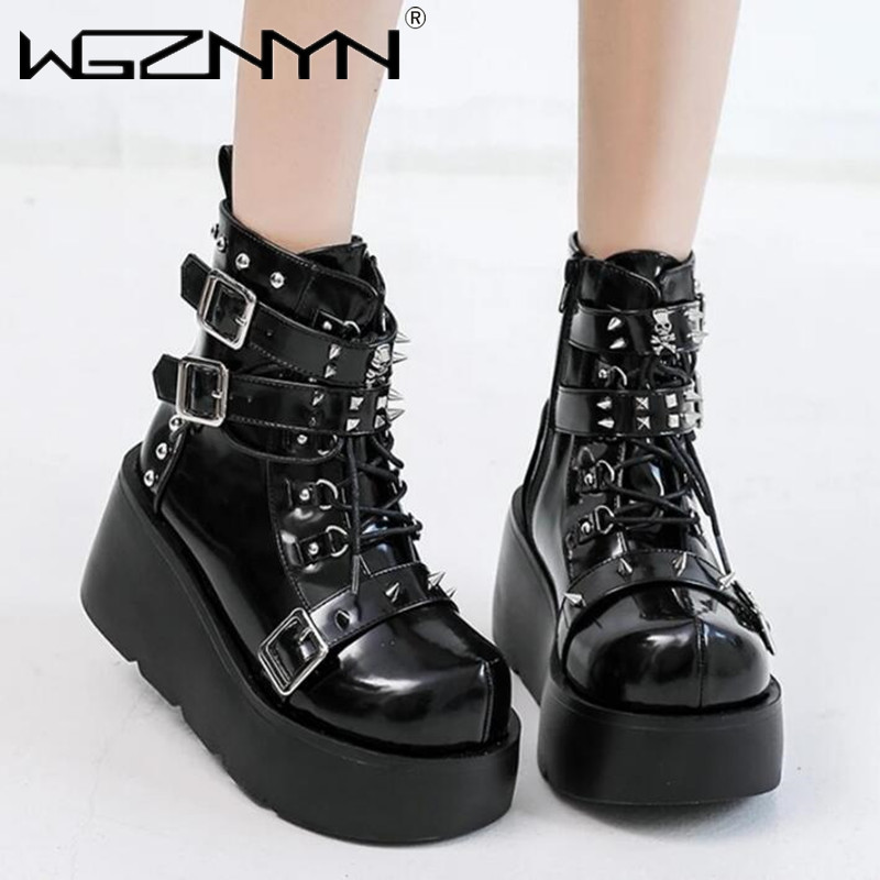 Block Heel Ankle Boots - 여성용 웨지 하이힐 부츠, 금속 장식